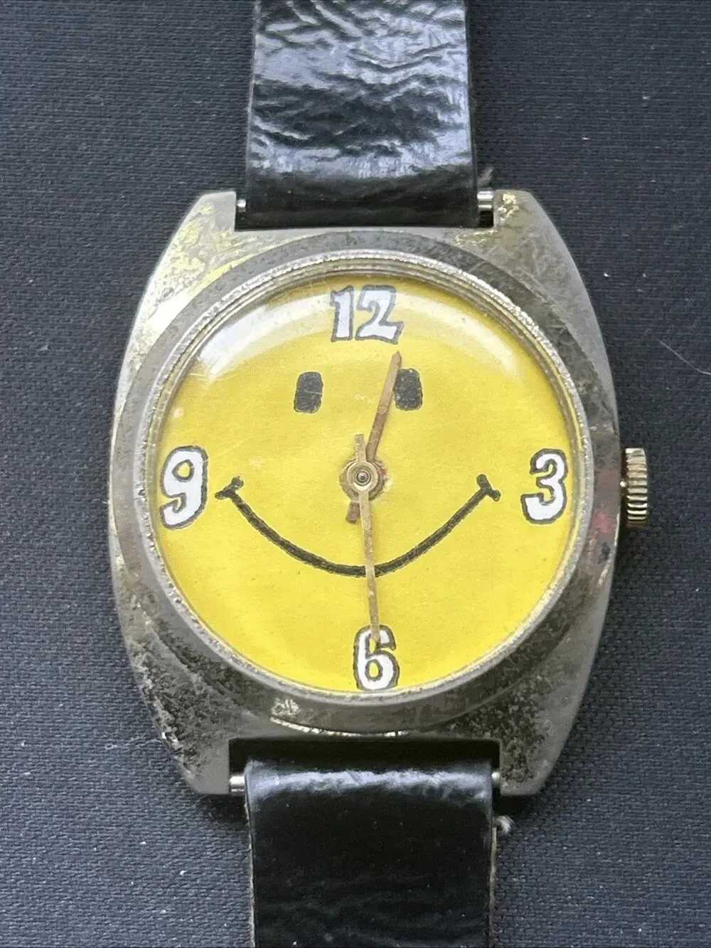 Vintage Diamond Tooled Swiss Made Smiley Face Manual Wind Watch